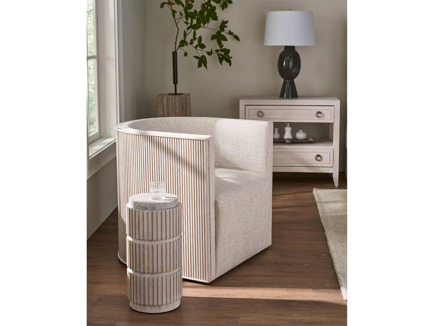 Universal Tanner Swivel Chair