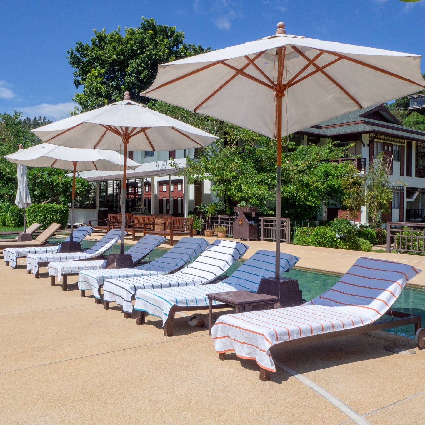 2 Pack of Chaise Lounge Chair Towels, 30 x 85, Fitted Pocket