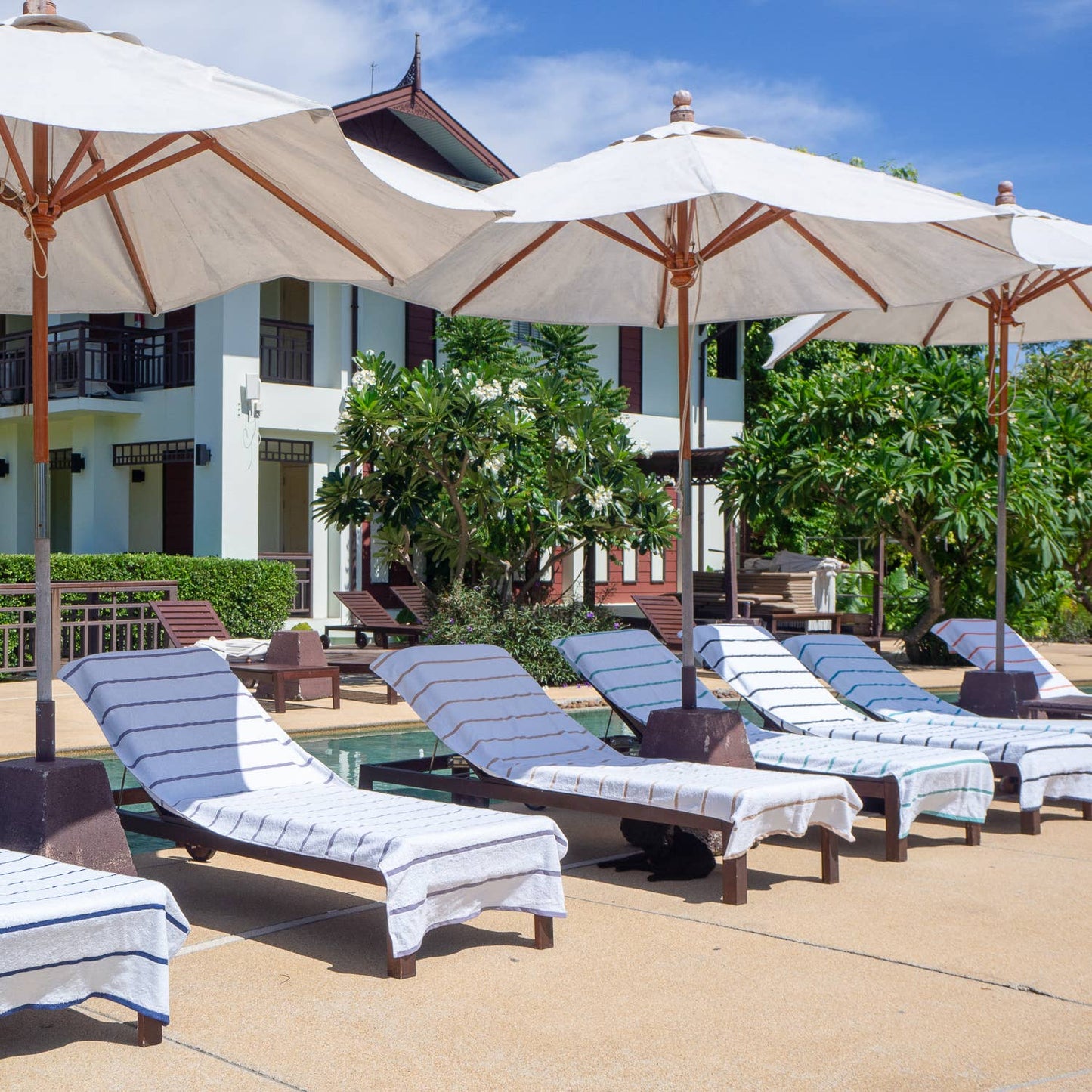 2 Pack of Chaise Lounge Chair Towels, 30 x 85, Fitted Pocket